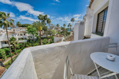 ee8558c4d0064ea33b569c6f107f9f81 - 32