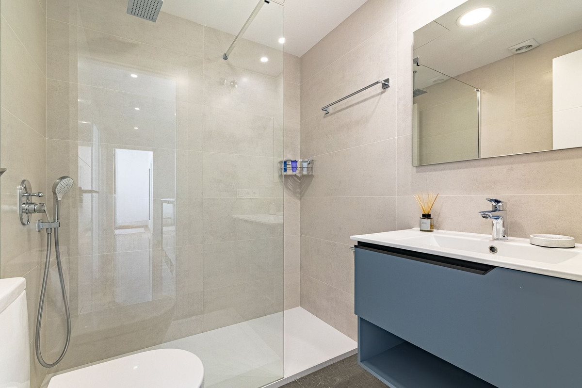 f184bcec21011d96d00fab809330b841 - 12