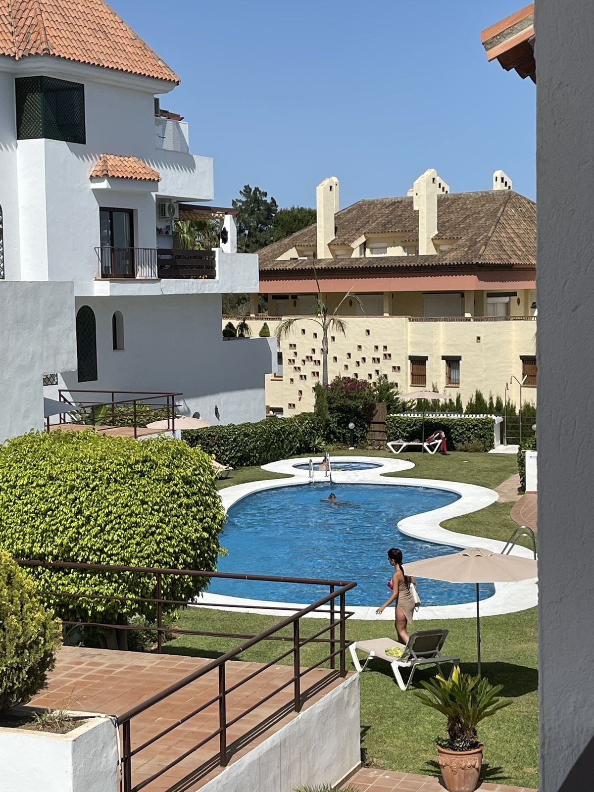 f184bcec21011d96d00fab809330b841 - 24