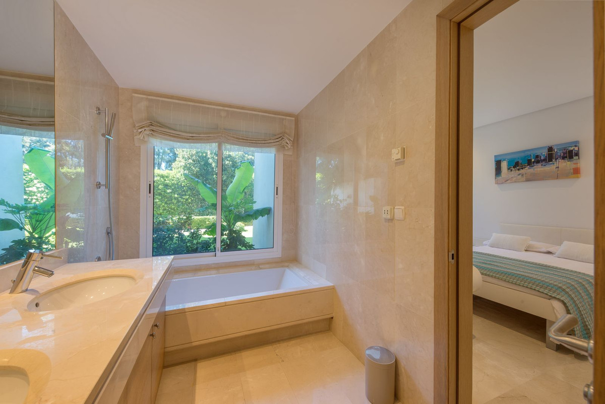 f5e6d79b96401939192626c890a53eb3 - 13