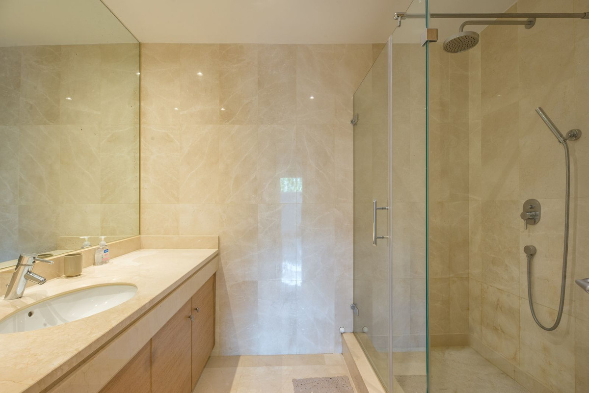 f5e6d79b96401939192626c890a53eb3 - 16