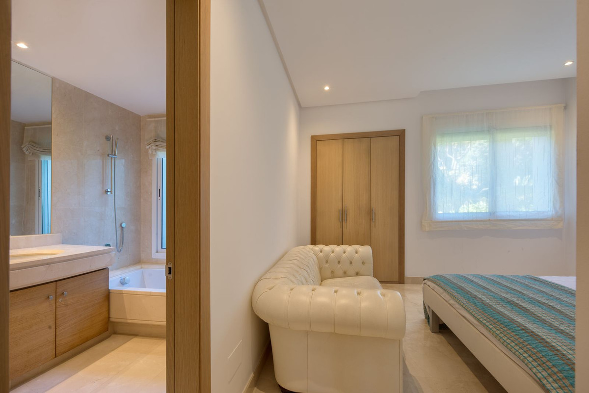 f5e6d79b96401939192626c890a53eb3 - 18