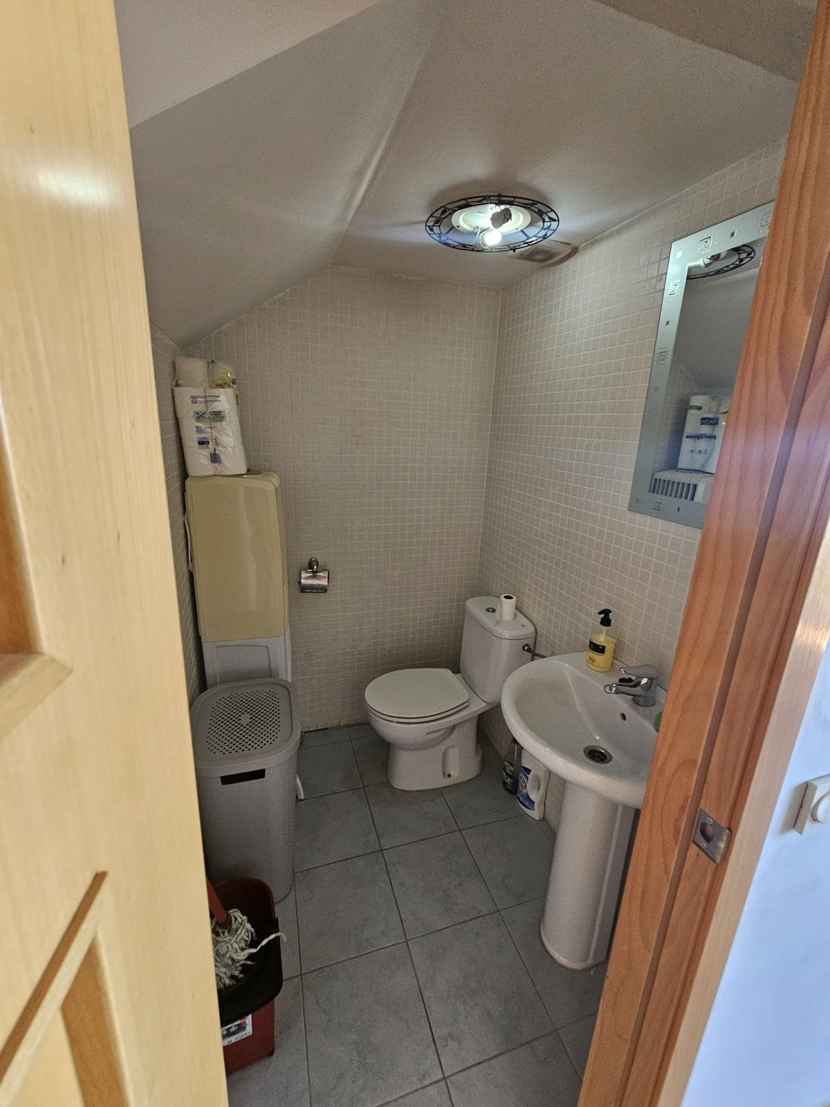 fb20d57a83cac8d3f06b38131c6f8ff4 - 12