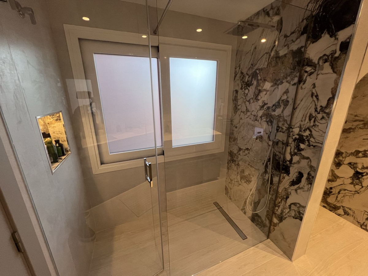 fb4c3a75ffa8f3ba4e24a16f2d4472cf - 18