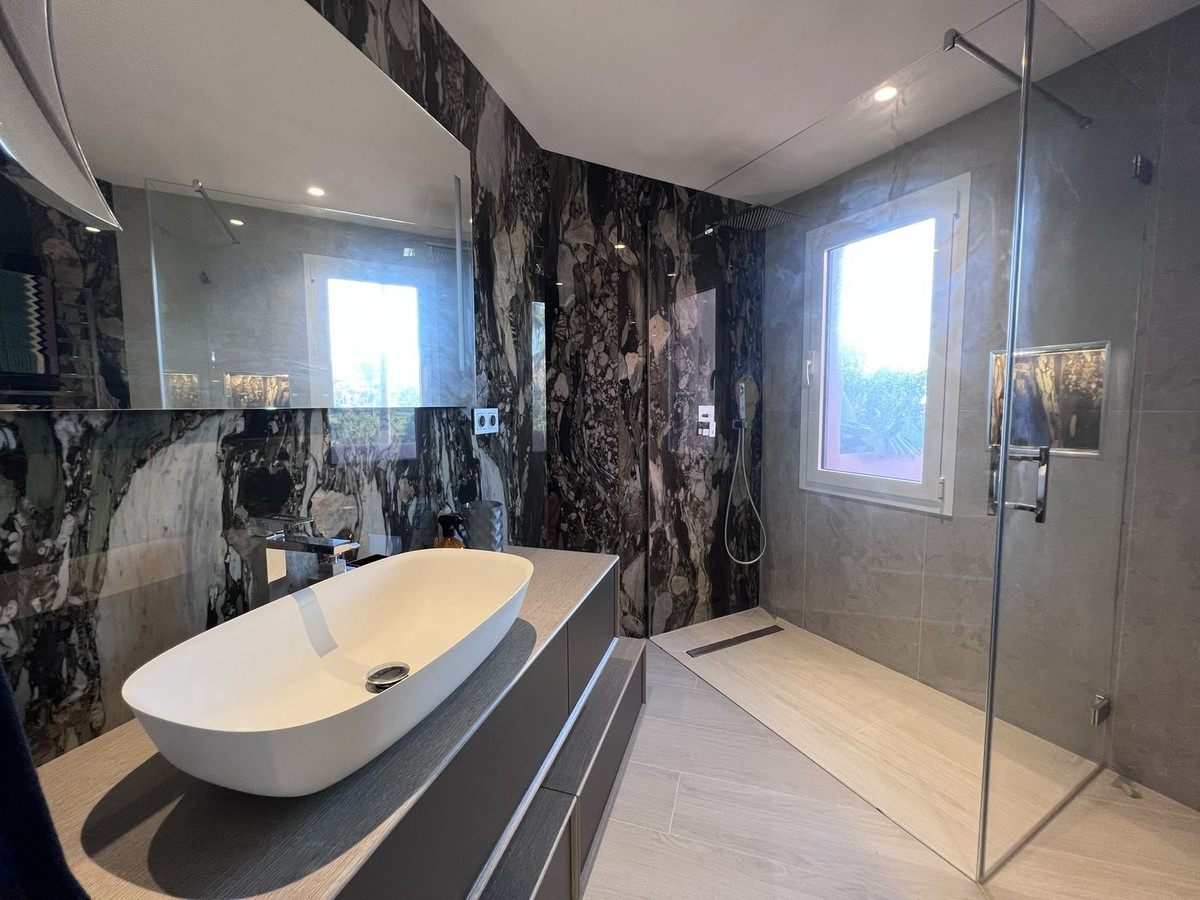 fb4c3a75ffa8f3ba4e24a16f2d4472cf - 24