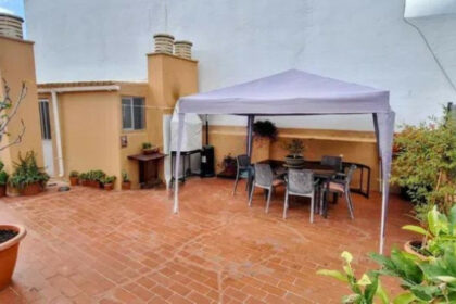 ff46a0a5c5b64152dfb9368f2b1737f9 - 1