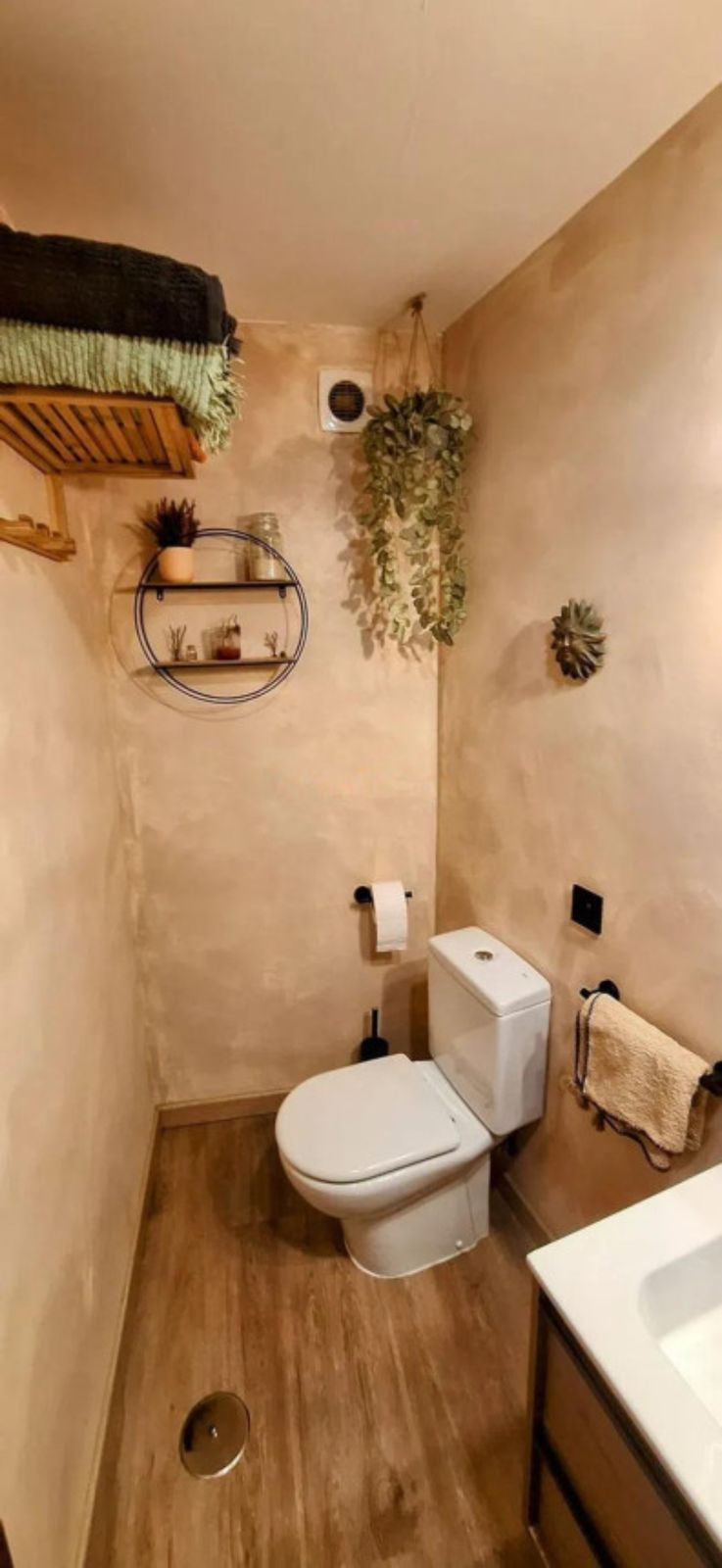 ff46a0a5c5b64152dfb9368f2b1737f9 - 15