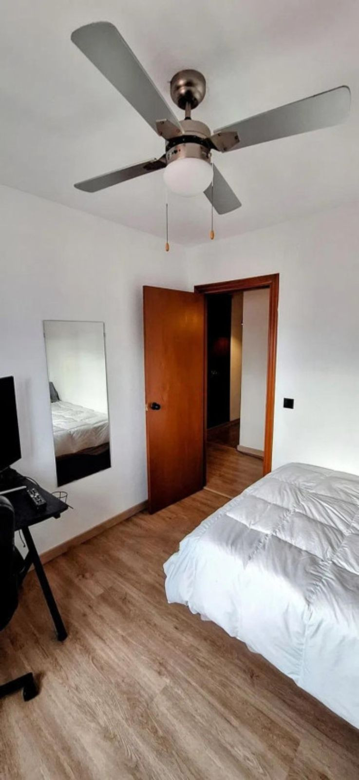 ff46a0a5c5b64152dfb9368f2b1737f9 - 18