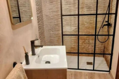 ff46a0a5c5b64152dfb9368f2b1737f9 - 23