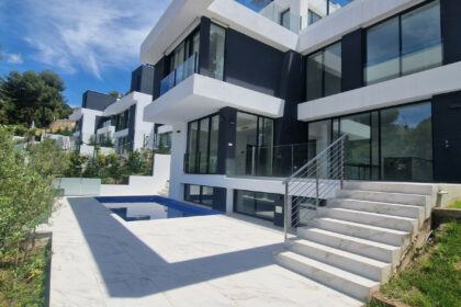 092cade5e1a9442deeeb3ad619bbee70 - 1