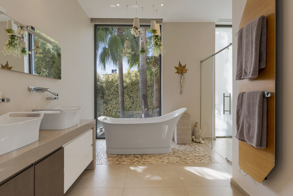 0b4d73ef59242d8b38abeaf96fff1529 - 10