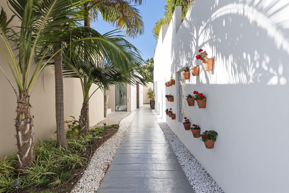 0b4d73ef59242d8b38abeaf96fff1529 - 16