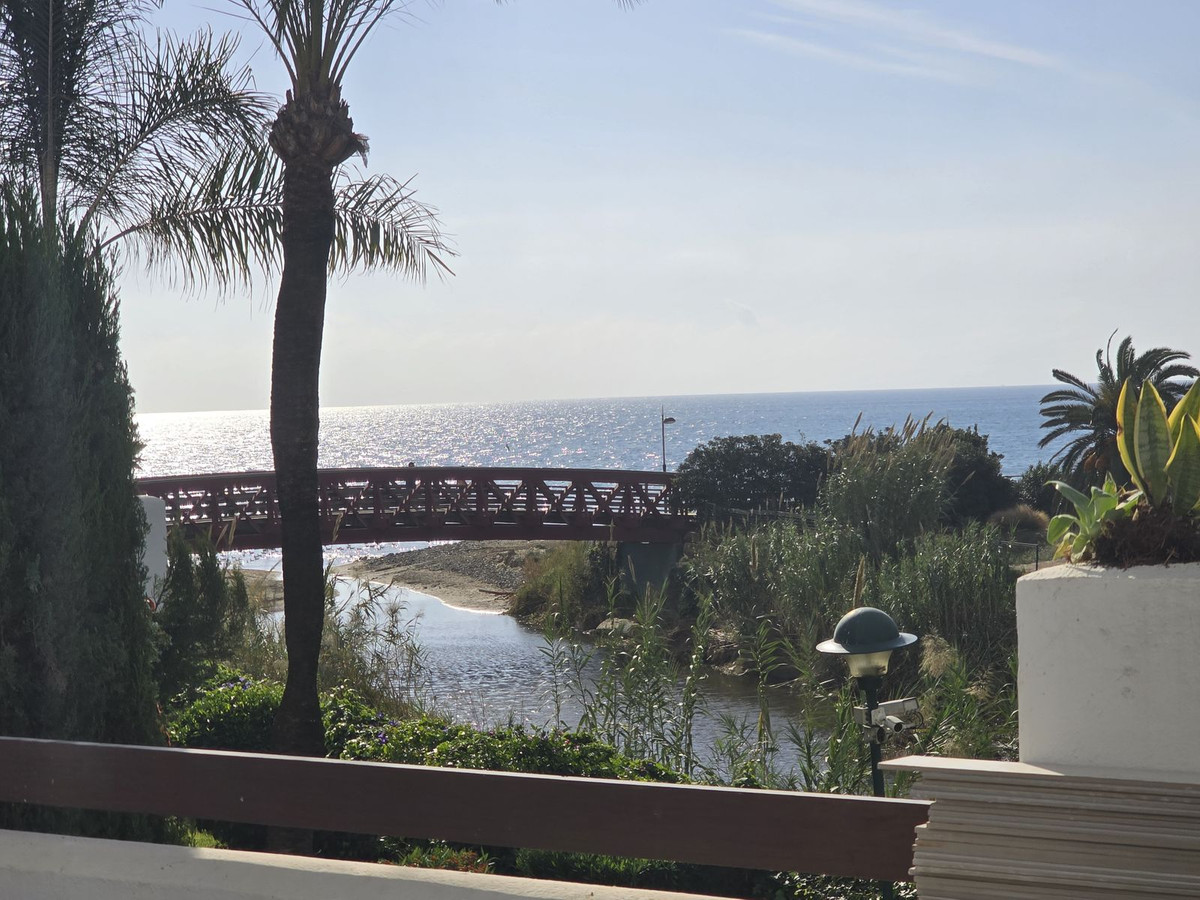 2b1d52b30fd66ccc68584f95b3d1775e - 15