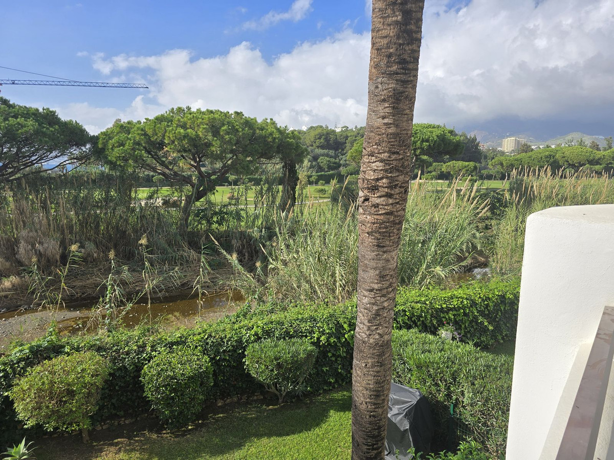 2b1d52b30fd66ccc68584f95b3d1775e - 16