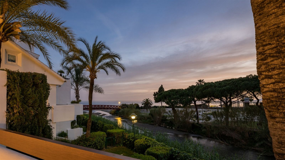 2b1d52b30fd66ccc68584f95b3d1775e - 24