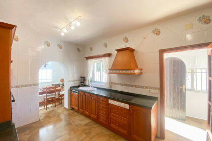 2e5b810e92e662489ebcf4d021d8bf28 - 13