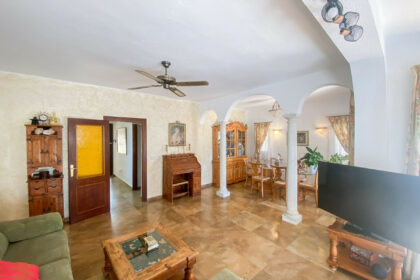 2e5b810e92e662489ebcf4d021d8bf28 - 19