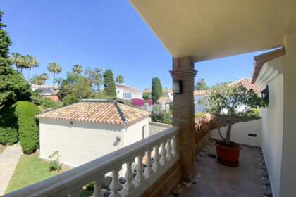 2e5b810e92e662489ebcf4d021d8bf28 - 23