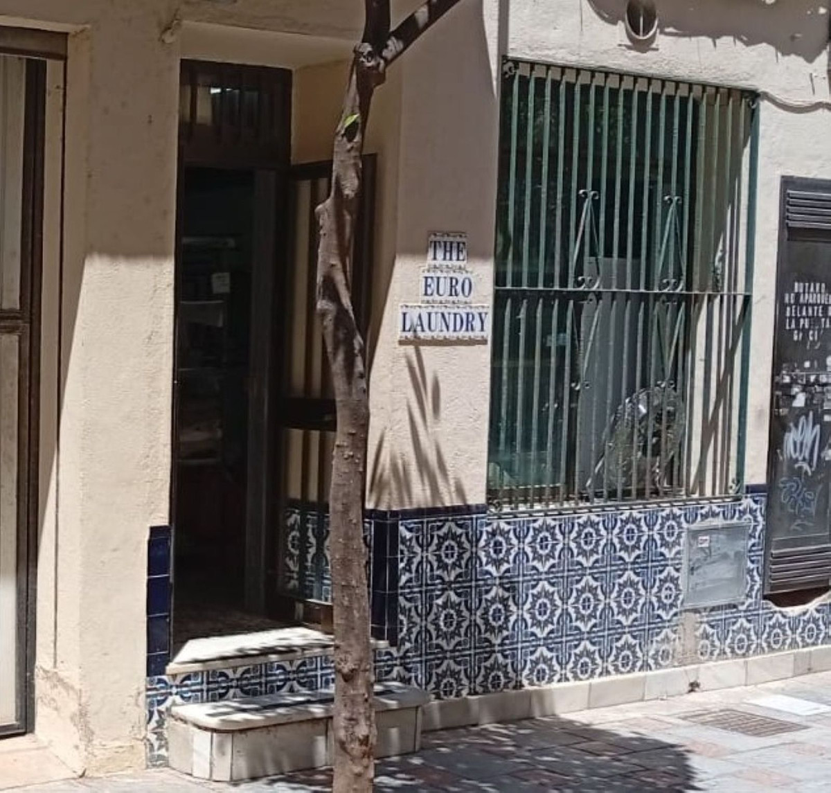 2ee8f0bbc44be1eac006e9d4b6f01cdb - 1