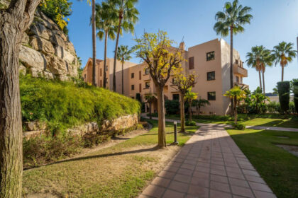 37e89ea792362a5bb2ef24b186b1e559 - 24