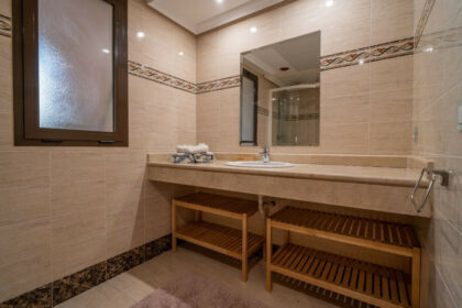 37e89ea792362a5bb2ef24b186b1e559 - 35