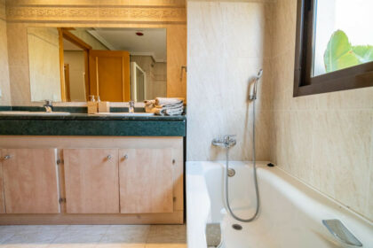 37e89ea792362a5bb2ef24b186b1e559 - 44