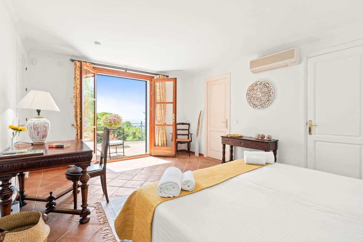 3ebcb69d3cb62ce1d3e9e9c2f754e3e5 - 21