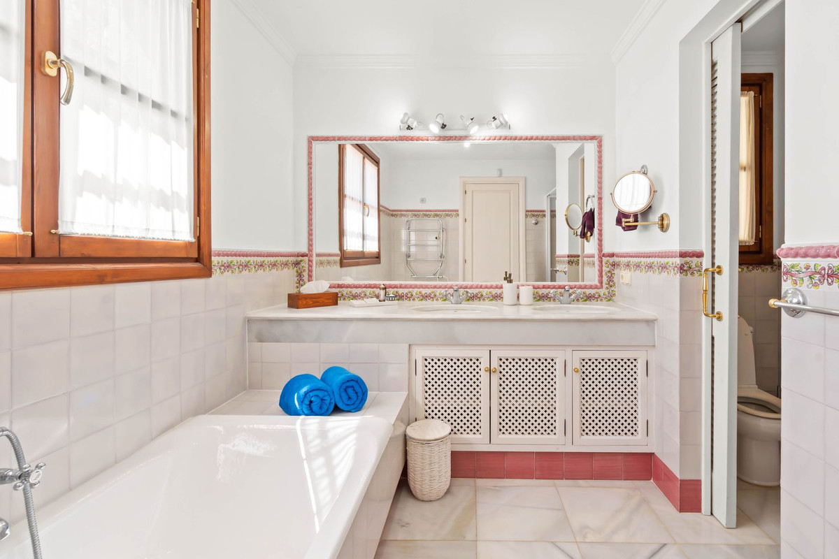 3ebcb69d3cb62ce1d3e9e9c2f754e3e5 - 28