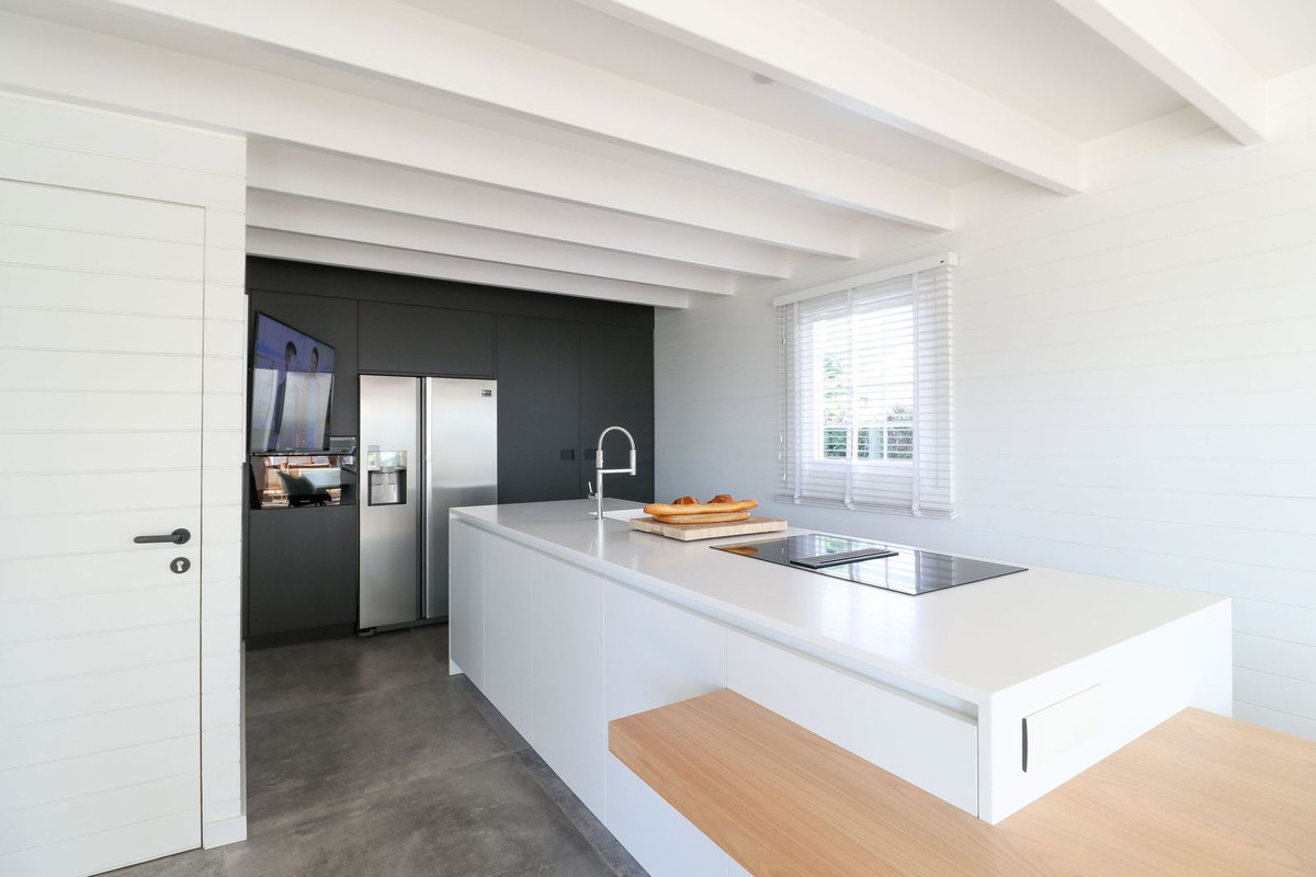 6889f9cc2a450b827c045775b5b26748 - 8