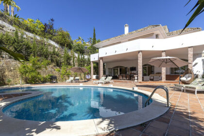 7aadaa002f1865cb8011786decb63dd4 - 12