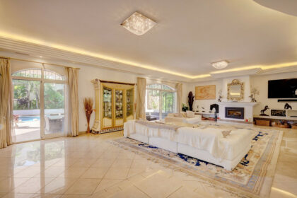 7aadaa002f1865cb8011786decb63dd4 - 17