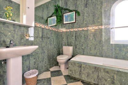 7aadaa002f1865cb8011786decb63dd4 - 42