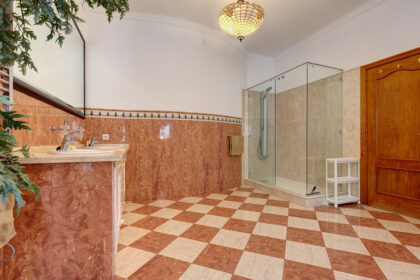 7aadaa002f1865cb8011786decb63dd4 - 46