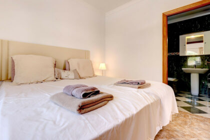 7aadaa002f1865cb8011786decb63dd4 - 70