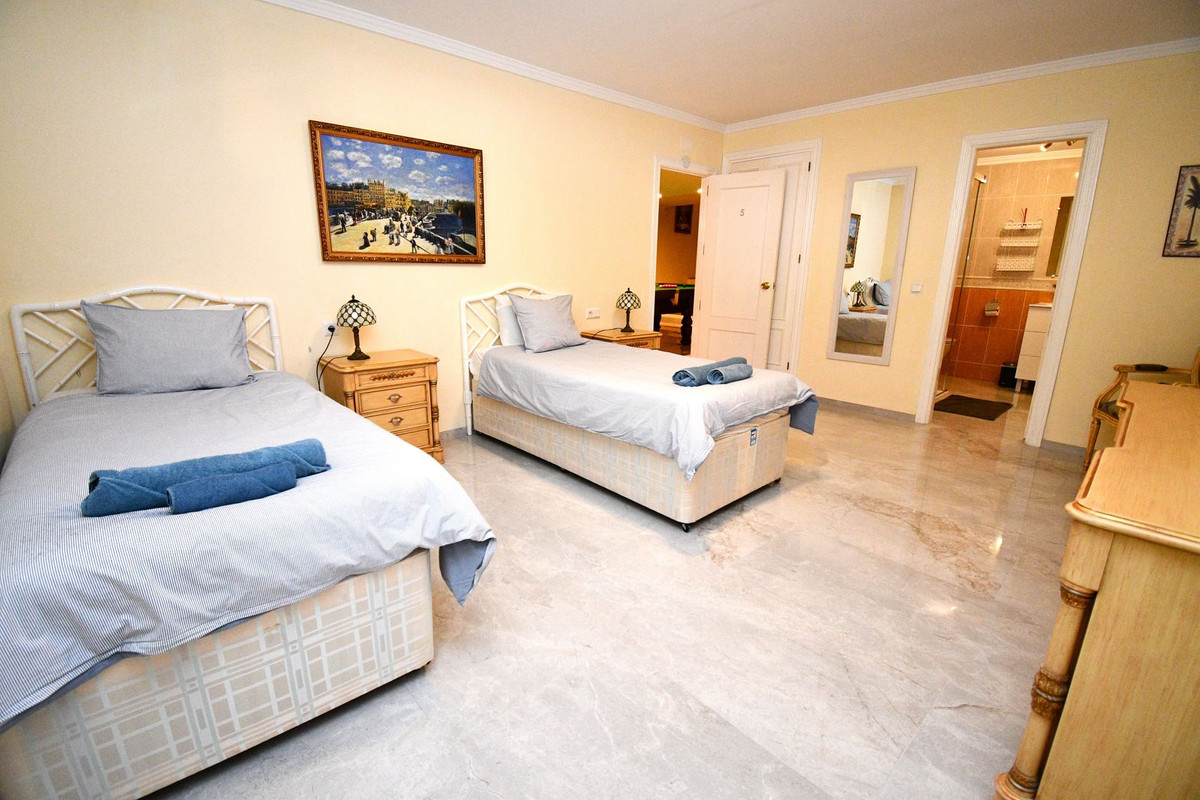 8291400f56e3ba5e5df2fb786607e4fd - 50