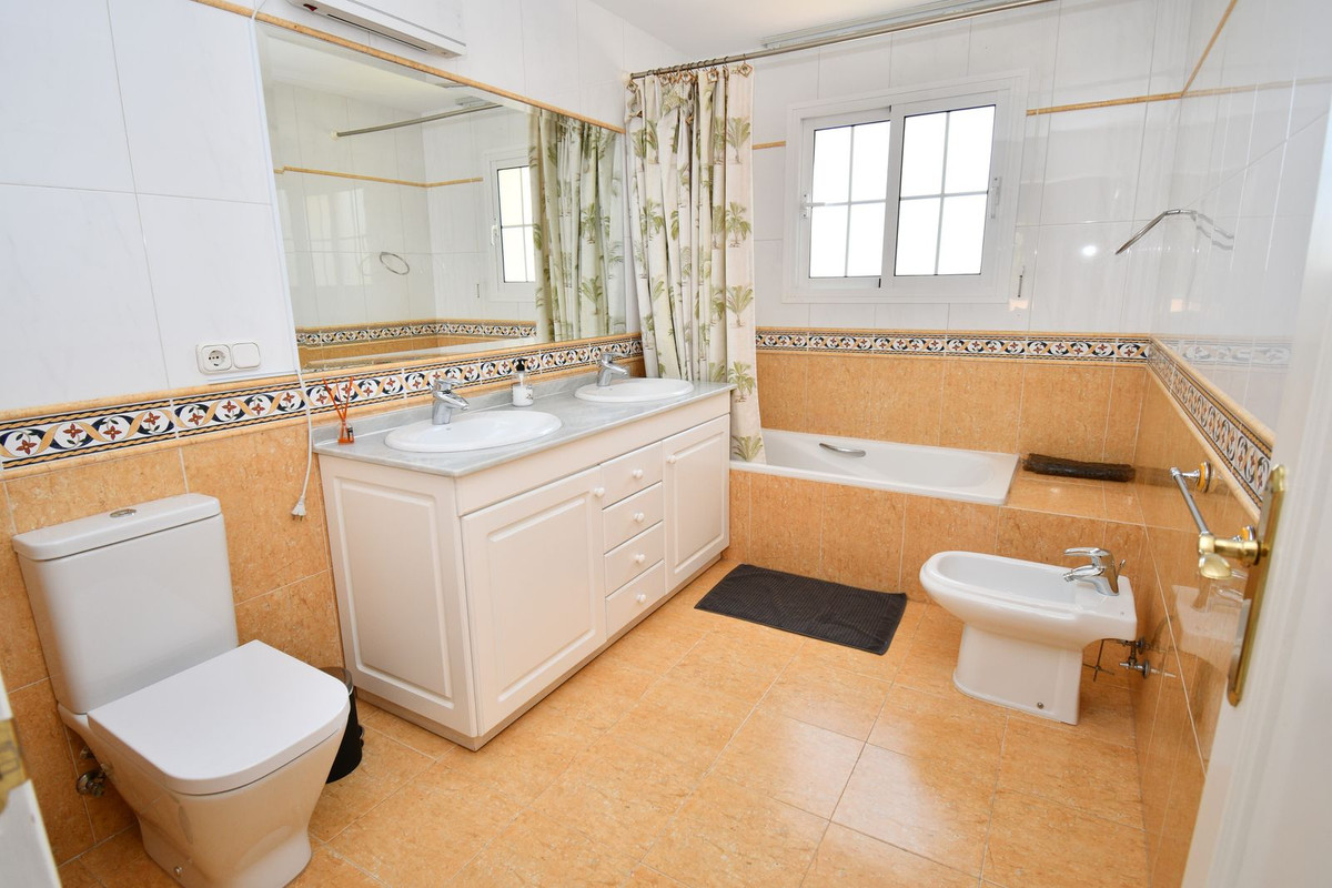 8291400f56e3ba5e5df2fb786607e4fd - 79