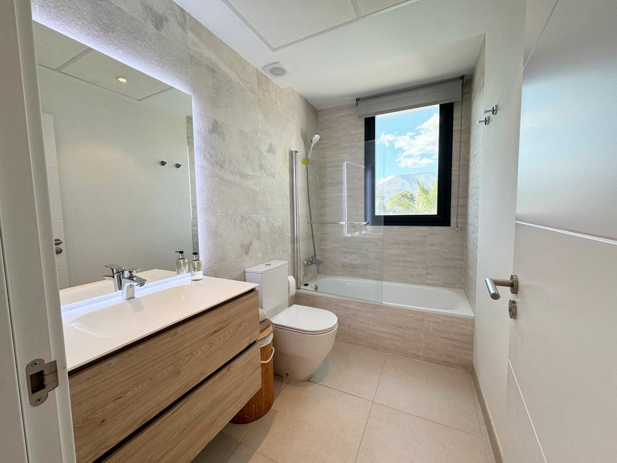 8d9ae2599c2c2454bac7c5b25bedbf90 - 20