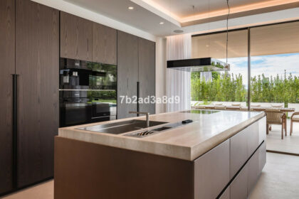 a0677062b8da25ac6f6f290fff53a678 - 12