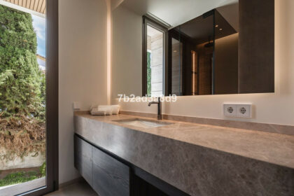 a0677062b8da25ac6f6f290fff53a678 - 25