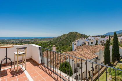 ae2245c6aaa778038d8a5a8bba6b36d1 - 1