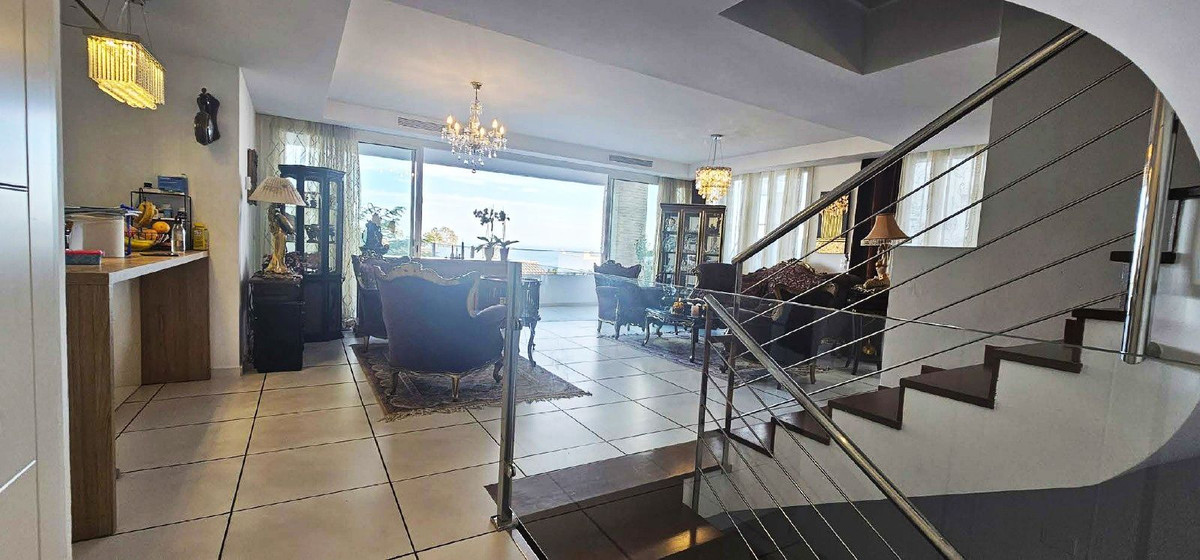 b994c0f5d157692ac5ea79729ca136bc - 12