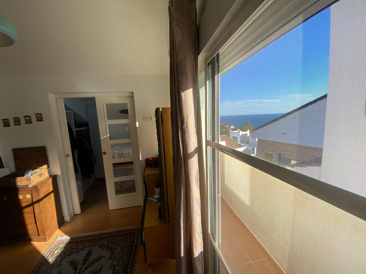 b994c0f5d157692ac5ea79729ca136bc - 15