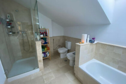 b994c0f5d157692ac5ea79729ca136bc - 18