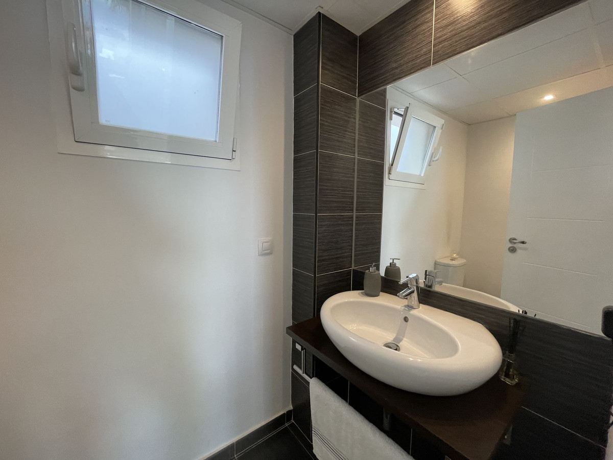 b994c0f5d157692ac5ea79729ca136bc - 22