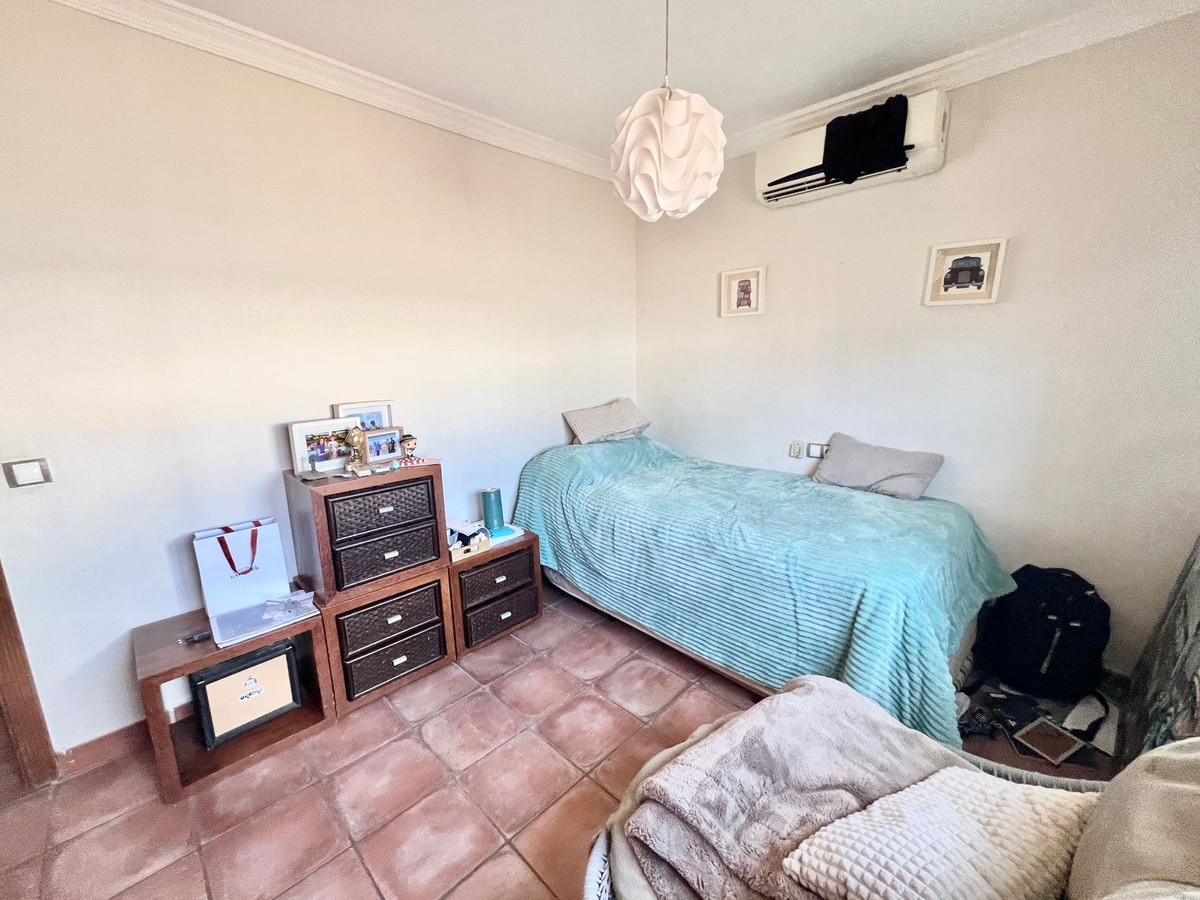 bb8f6e5e5244b712b538aba86eb2d25c - 12