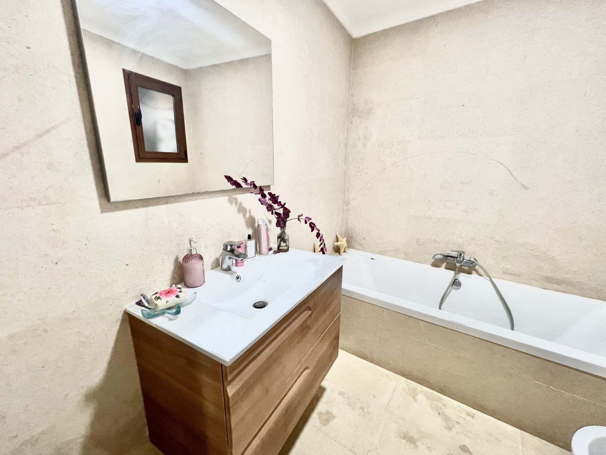 bb8f6e5e5244b712b538aba86eb2d25c - 15