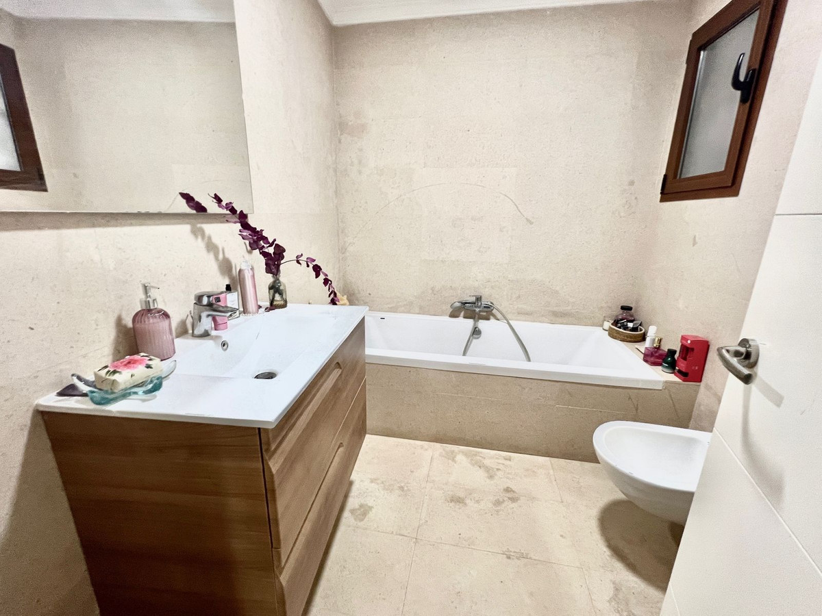 bb8f6e5e5244b712b538aba86eb2d25c - 16