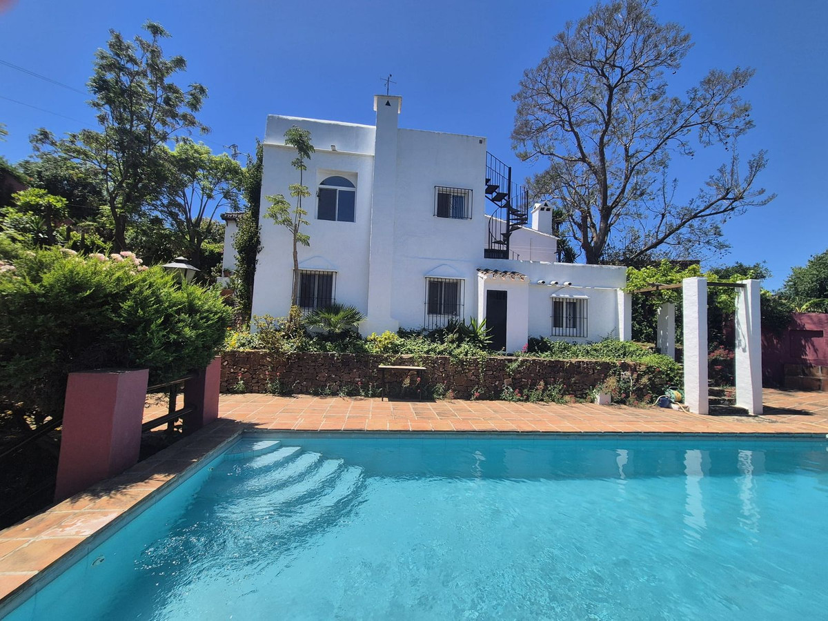 c2bf521605ec2eee44d5cf74aaad3167 - 1