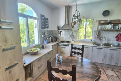 c2bf521605ec2eee44d5cf74aaad3167 - 12