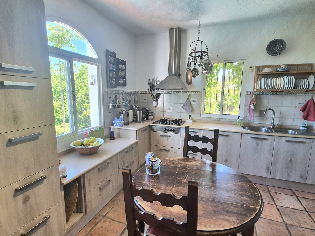 c2bf521605ec2eee44d5cf74aaad3167 - 12